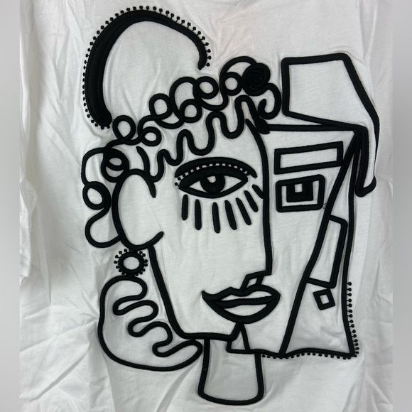 Micas Abstract Portrait Women'e Cropped Top - Picture 3 of 8